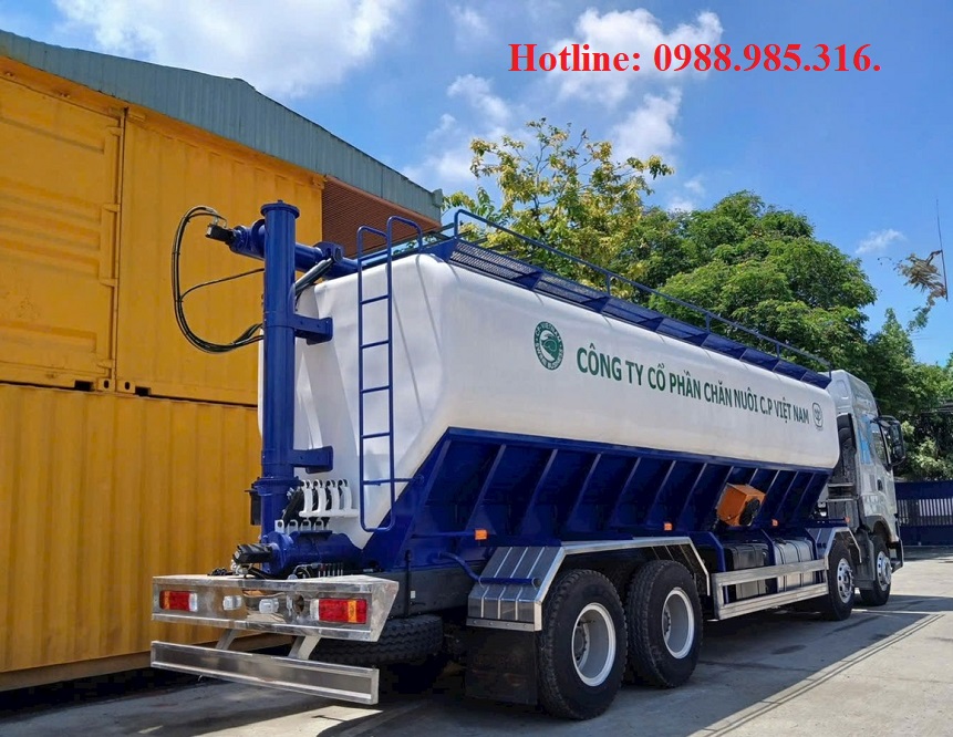Xe tải 4 chân chở thức ăn chăn nuôi 26 khối